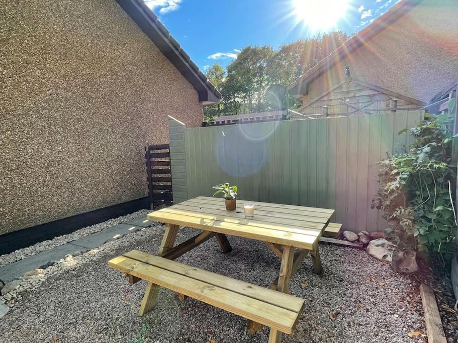 Villa The Wee Hoose Near Loch Ness, Private Garden, Private Parking à Drumnadrochit Extérieur photo